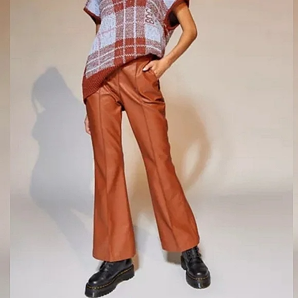 NWT UO Urban Outfitters Faux Leather Flare Tan Brown Pants | Women’s Size 8 - Picture 2 of 11